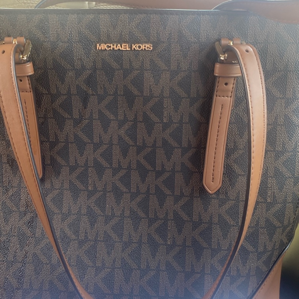 Brown tan tote